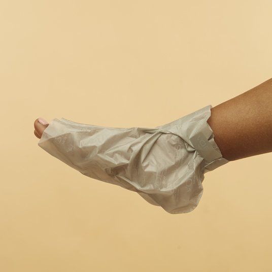 VOESH-PHOTO-CollagenSocksWithHerbExtract-Foot-200810